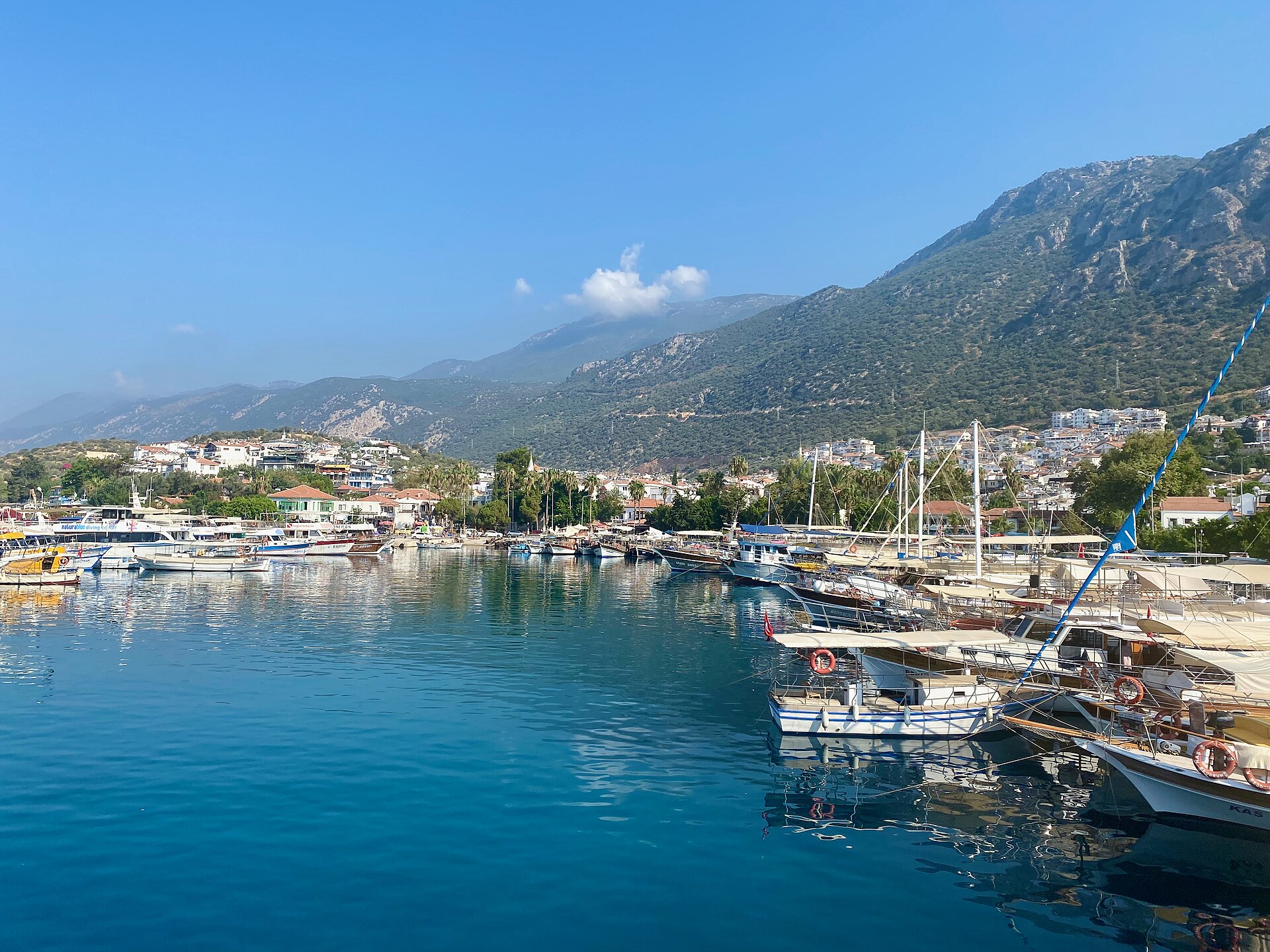 Kaş limanı ve Akdeniz manzarası